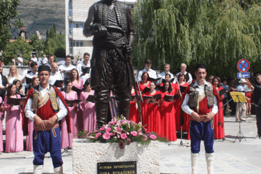 СИМБОЛ ХЕРЦЕГОВАЧКЕ СЛОБОДЕ: Откривен споменик Луки Вукаловићу у Требињу