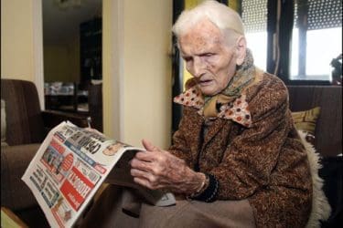 КАФА, ЛОЗА И ЦИГАРЕТА: Херцеговка из Зрењанина прославила 101. рођендан