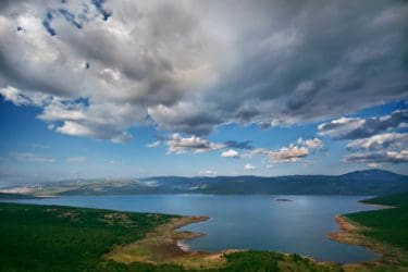 БЕЗ МАСКЕ: Случајни пролазник крај Билећког језера и његова порука