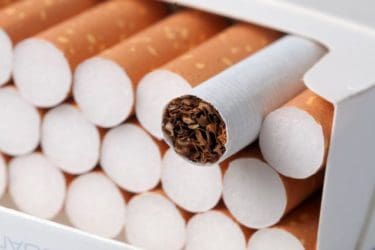 ПУШЕЊЕ ИЛИ НОВЧАНИК ИЗАБЕРИТЕ САМИ: Од 1. јануара скупље цигарете у БиХ