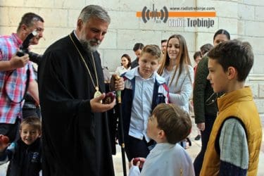 ВАСКРС: Владика Григорије служио литургију у Требињу