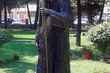 ТРЕБИЊЕ: Постављен споменик патријарху Павлу
