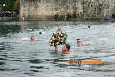 ТРЕБИЊЕ: Никола Љешковић, побједник богојављенског пливања за Часни крст