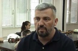Херцеговац Александар Таушан је најбољи гуслар Србије, а своје умеће преноси у бесплатној школи гуслања у Панчеву
