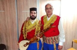 Народни гуслари, отац и син Момир - Моша и Срђан Авдаловић, његују традицију: Само се српска историја пјева