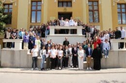 Свечано у Мостару: Просвјетине стипендије и награде добило 175 ученика и студената