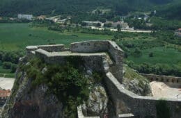 800px-Kninska_tvrđava_3